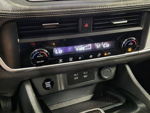 Used 2025 Nissan Rogue SV AWD/4WD image 16