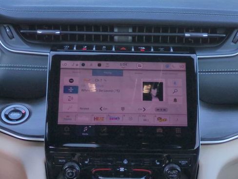 Used 2025 Jeep Grand Cherokee Limited image 19