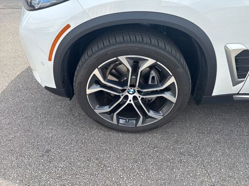 Used 2024 BMW X5 xDrive40i w/ Premium Package AWD/4WD image 2