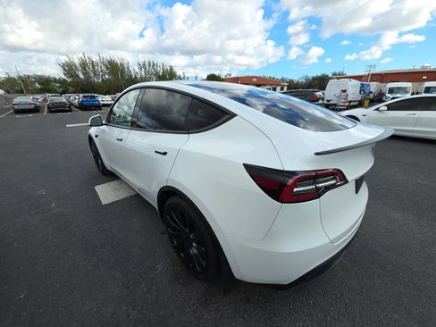 Used 2023 Tesla Model Y Performance image 5