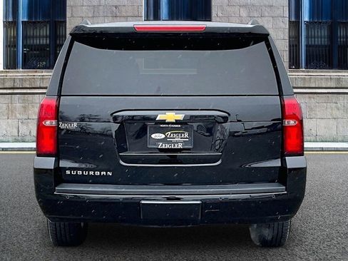 Used 2019 Chevrolet Suburban LT image 4