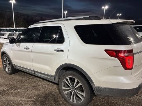Used 2015 Ford Explorer XLT w/ Equipment Group 202B image 2