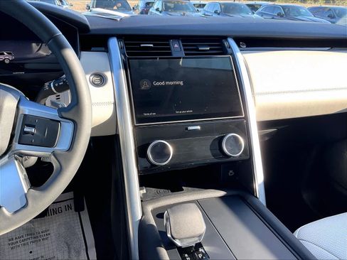 Used 2025 Land Rover Discovery S AWD/4WD image 8