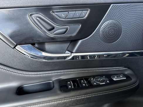 Used 2025 Lincoln Corsair AWD w/ Equipment Group 101A image 11