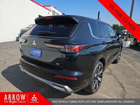 New 2025 Mitsubishi Outlander SE image 12