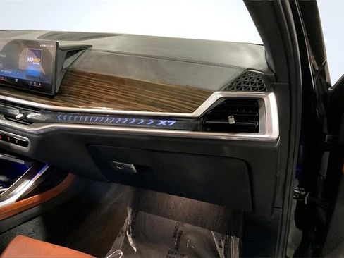 Used 2023 BMW X7 xDrive40i w/ Executive Package image 17