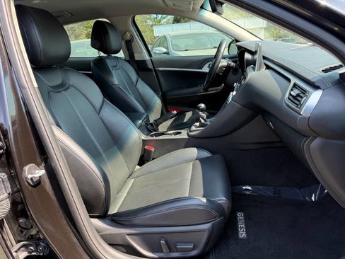 Used 2019 Genesis G70 2.0T Sport RWD image 13