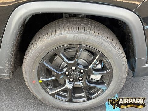 New 2026 Jeep Compass Latitude image 10