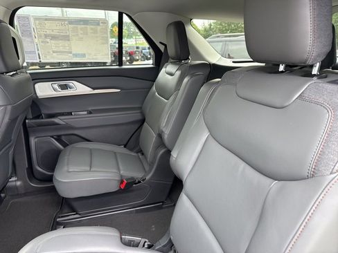New 2025 Ford Explorer Active w/ Active Comfort Package image 23