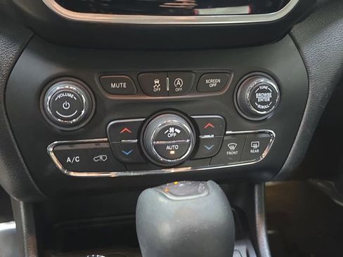 Used 2020 Jeep Cherokee Limited image 22