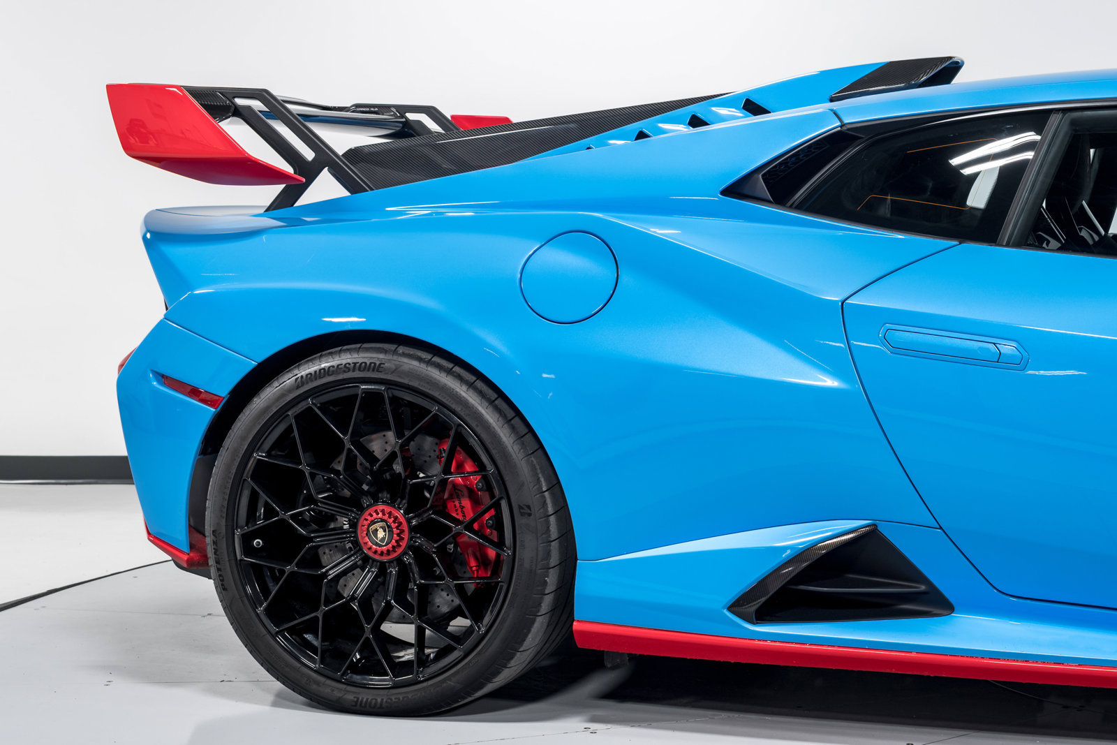 Used 2024 Lamborghini Huracan STO RWD image 48
