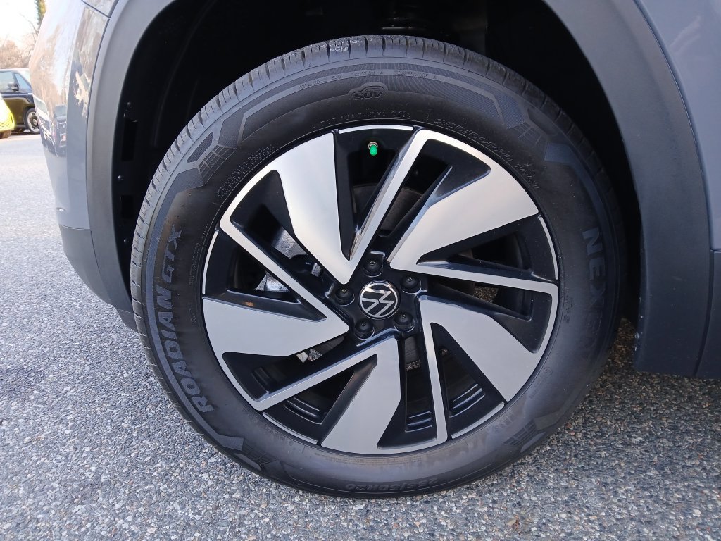 New 2025 Volkswagen Atlas SE FWD image 25