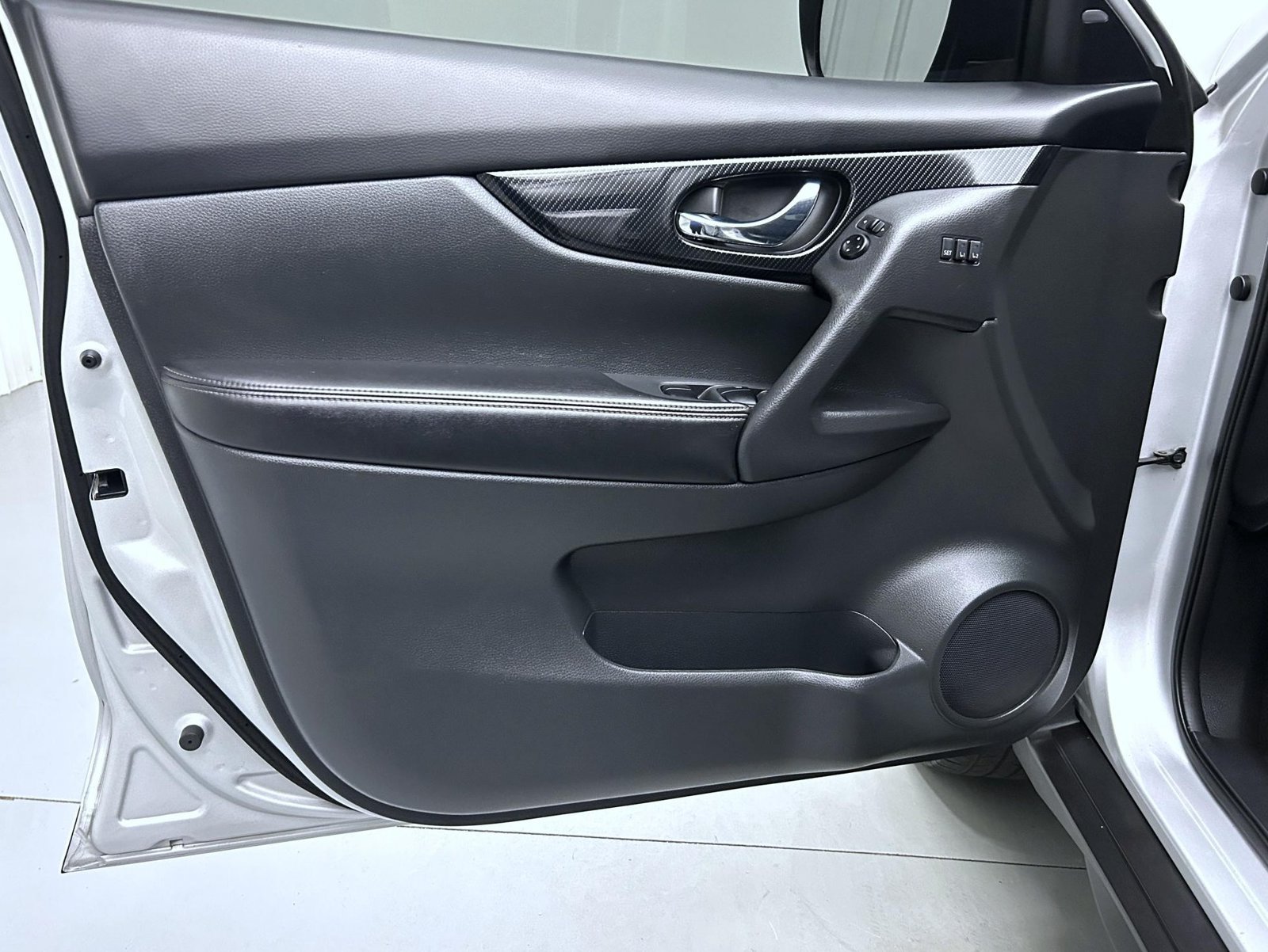 Used 2018 Nissan Rogue SL AWD/4WD image 9