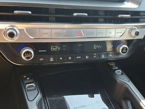Certified 2024 Kia Telluride S w/ S Sunroof Package AWD/4WD image 17