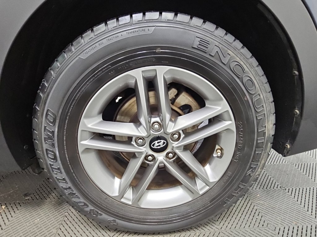 Used 2017 Hyundai Santa Fe Sport FWD image 40