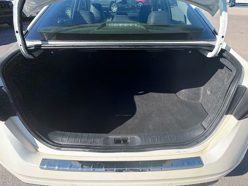 Used 2022 Nissan Altima 2.5 SR FWD image 12