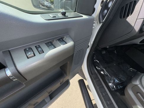 Used 2011 Ford F350 4x4 Crew Cab Super Duty image 16