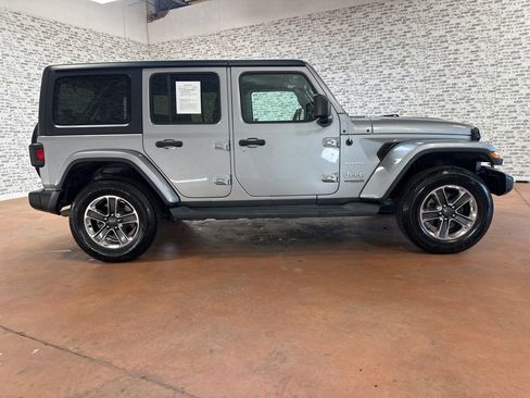 Used 2020 Jeep Wrangler Unlimited Sahara image 8