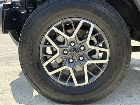 Used 2025 Jeep Wrangler Unlimited Sahara AWD/4WD image 13