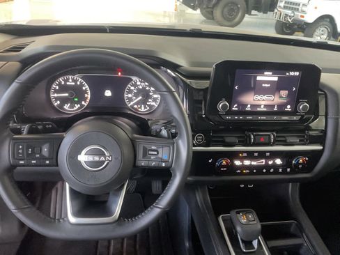 Used 2024 Nissan Pathfinder SV w/ SV Premium Package AWD/4WD image 16
