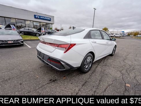 Certified 2024 Hyundai Elantra SEL image 9