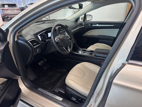 Used 2018 Ford Fusion Titanium image 2