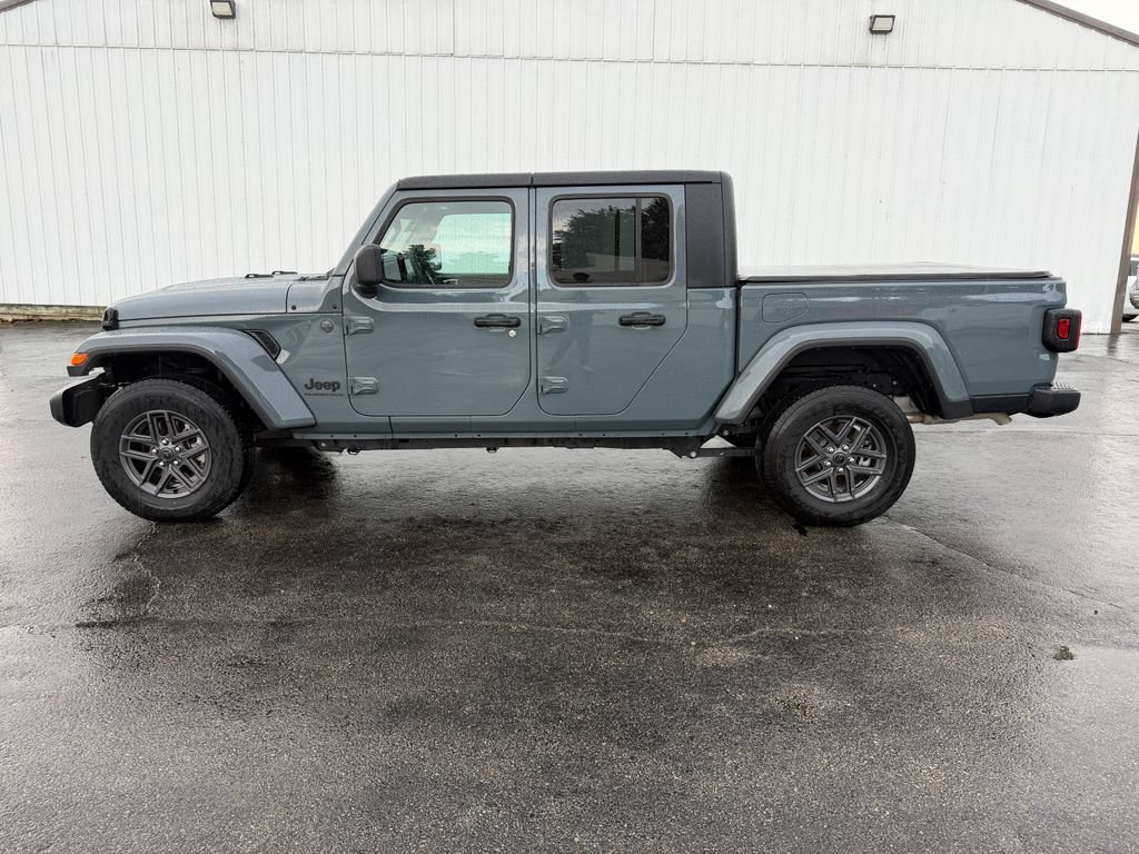 Used 2025 Jeep Gladiator Sport AWD/4WD image 8