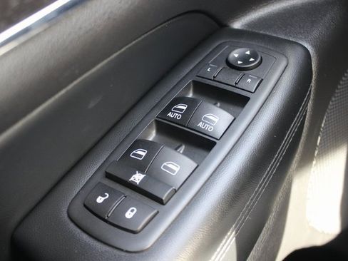 Used 2018 Jeep Grand Cherokee Limited image 19