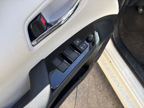 Used 2019 Toyota Prius XLE image 14