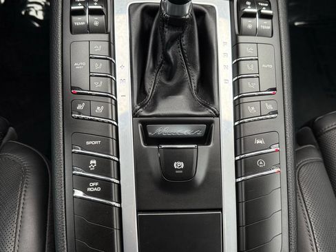 Used 2020 Porsche Macan S AWD/4WD image 35