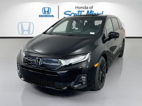 Certified 2025 Honda Odyssey Sport-L image 3