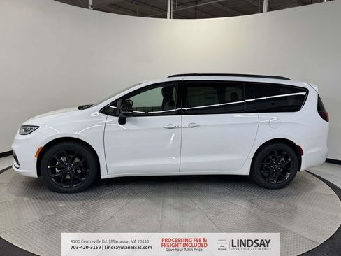 New 2026 Chrysler Pacifica Select image 5