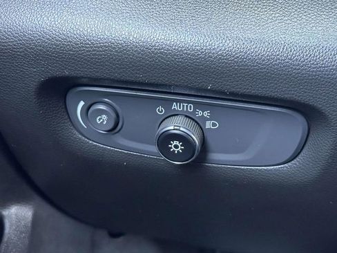 Used 2023 Chevrolet Traverse LT FWD image 15