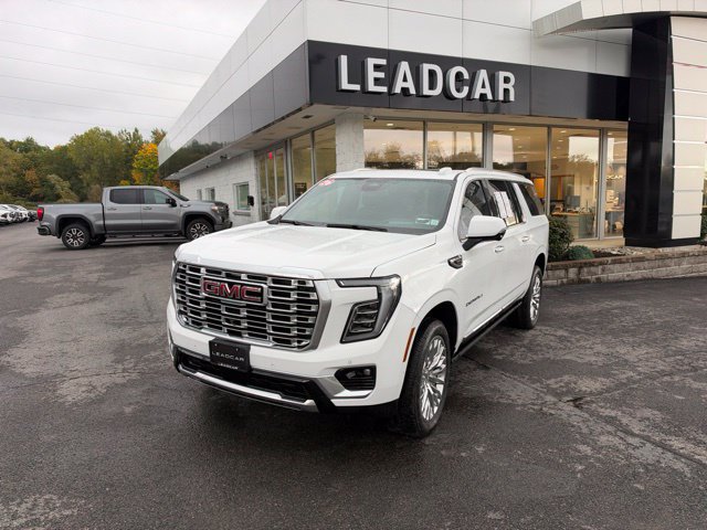 Used 2026 GMC Yukon XL Denali w/ Sun & Power Step Package AWD/4WD image 1
