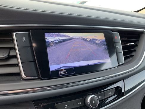Used 2020 Buick Enclave Essence image 21