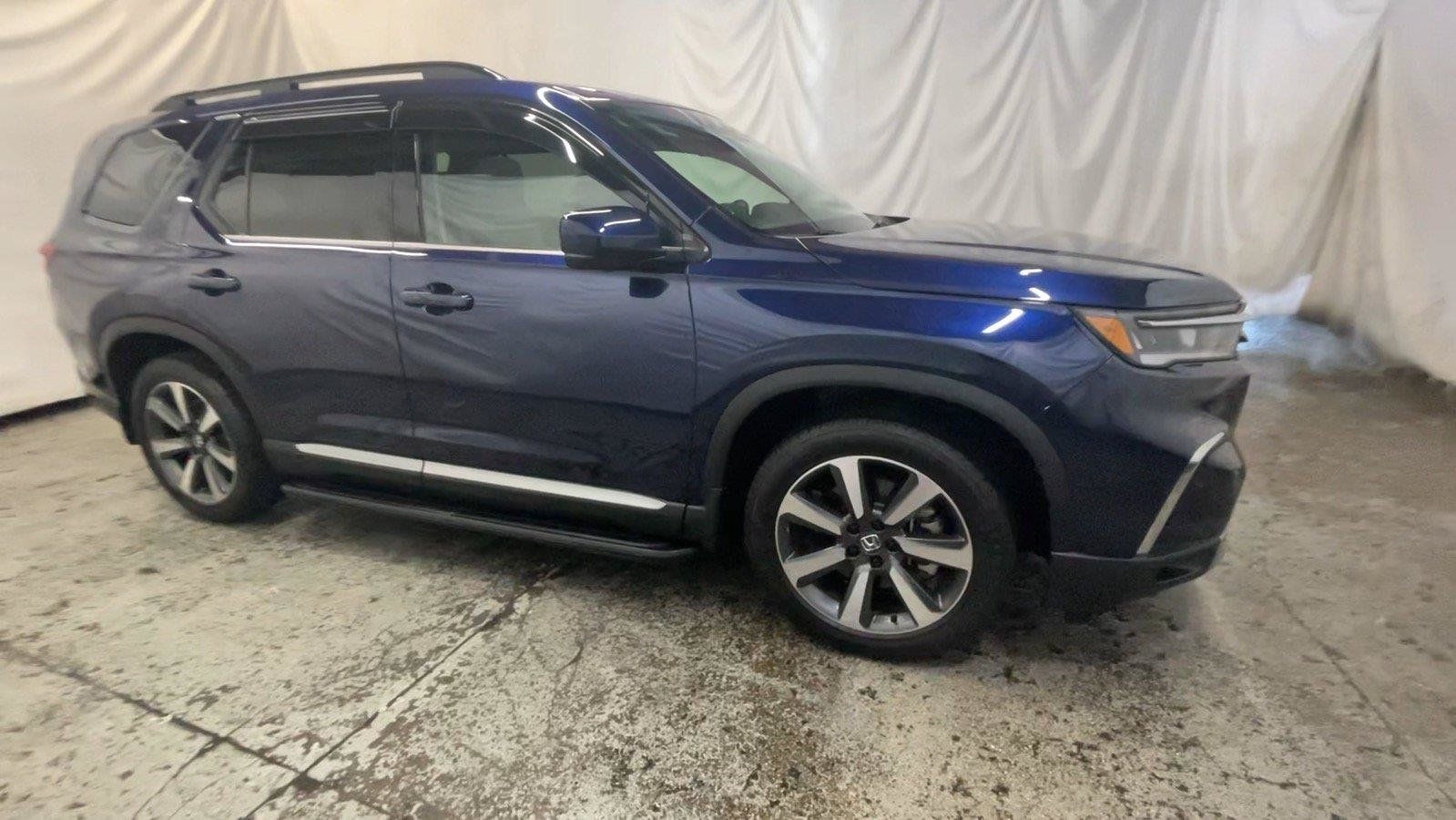 Used 2025 Honda Pilot Elite image 3
