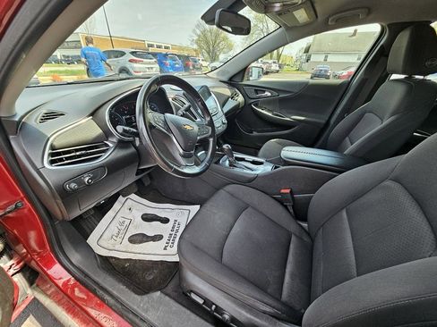 Used 2018 Chevrolet Malibu LT image 17