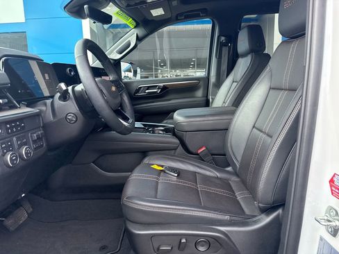 Used 2025 Chevrolet Tahoe High Country image 9