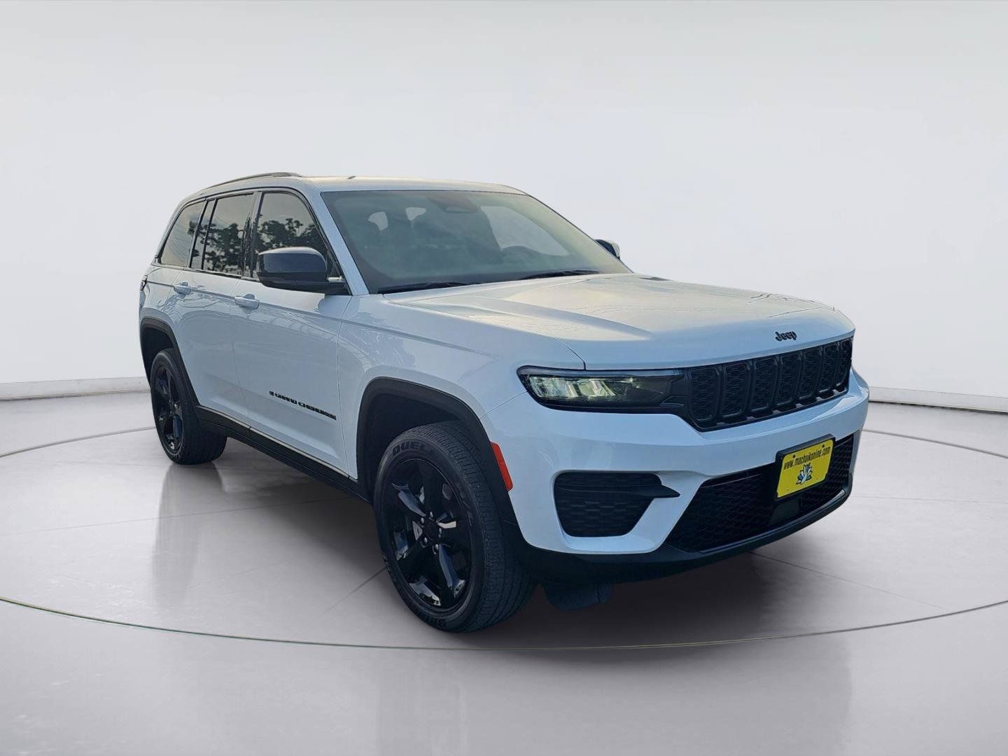 Used 2022 Jeep Grand Cherokee Altitude AWD/4WD image 7