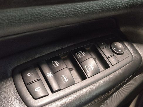 Used 2018 Jeep Grand Cherokee Laredo image 27