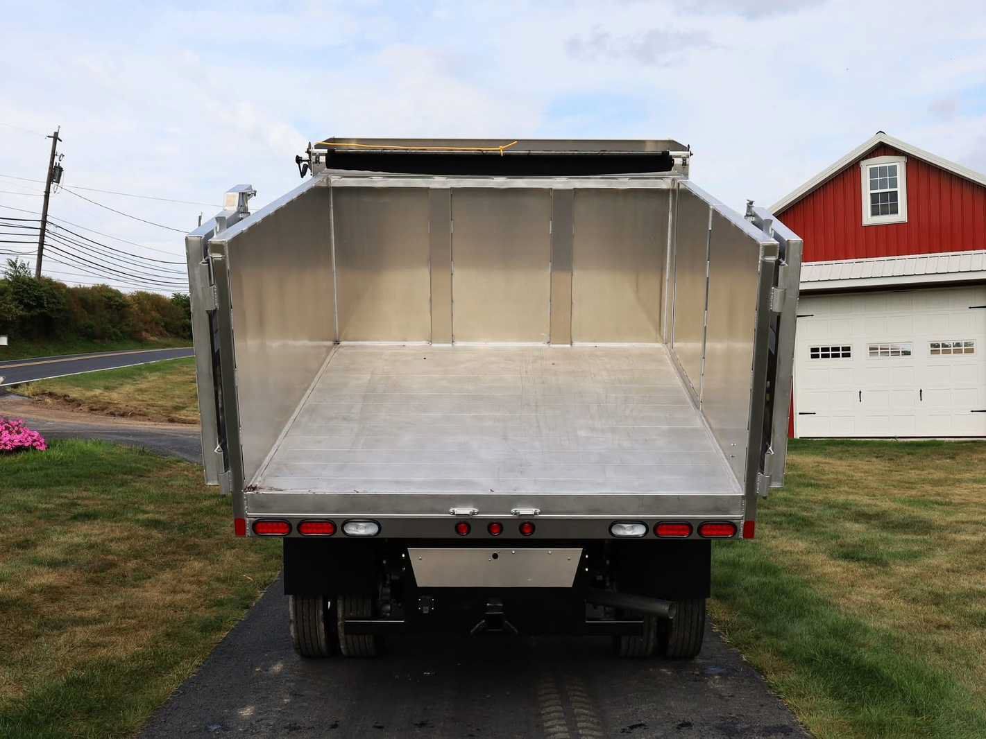 Used 2023 Ford F550 4x4 Regular Cab Super Duty image 11