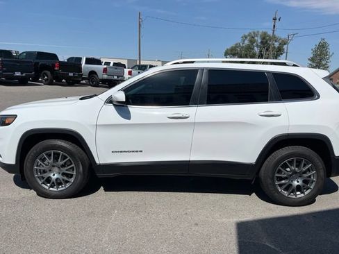 Used 2019 Jeep Cherokee Latitude Plus AWD/4WD image 6