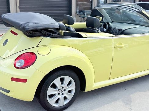 Used 2007 Volkswagen Beetle Convertible w/ Package 1 FWD image 21