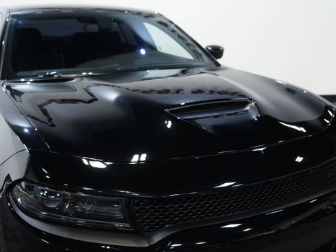 Used 2019 Dodge Charger R/T w/ Blacktop Package image 12