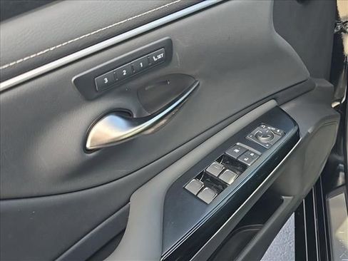 Used 2025 Lexus ES 300h w/ Premium Package image 17