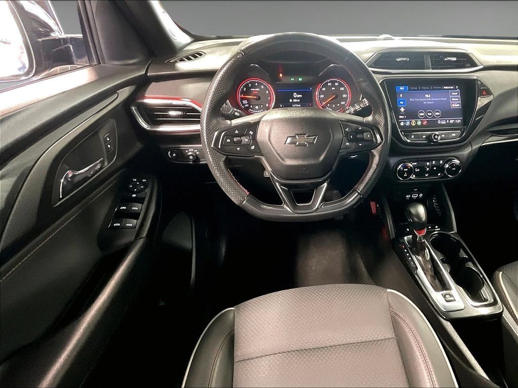 Used 2023 Chevrolet TrailBlazer RS w/ Technology Package FWD image 18