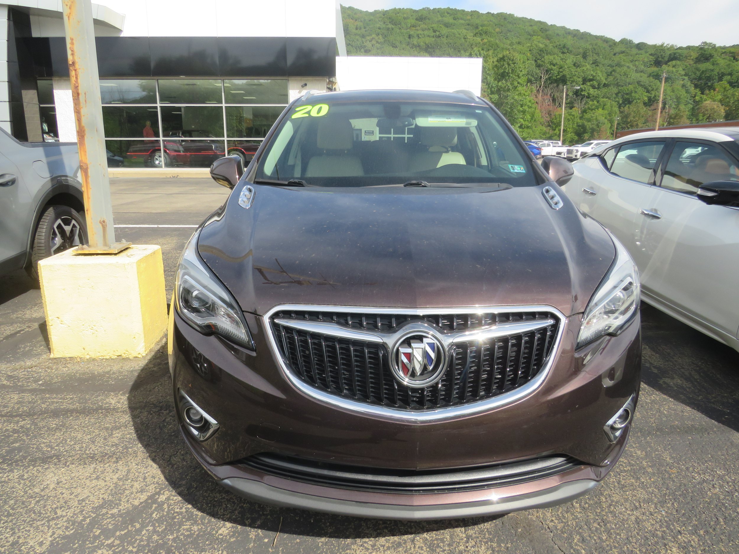 Used 2020 Buick Envision Essence AWD/4WD image 2