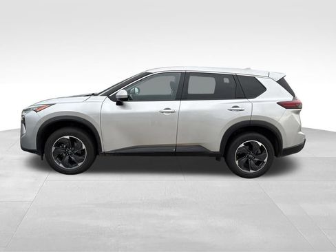 Used 2024 Nissan Rogue SV AWD/4WD image 2