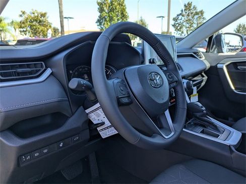 Used 2025 Toyota RAV4 XLE image 3