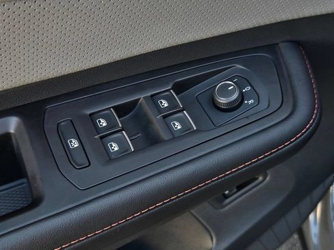 Used 2024 Volkswagen Atlas Peak Edition SE AWD/4WD image 12